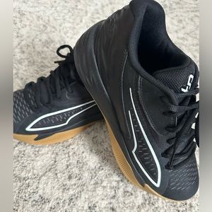Women’s Puma Stewie 1 black gum basketball shoes Size 9us